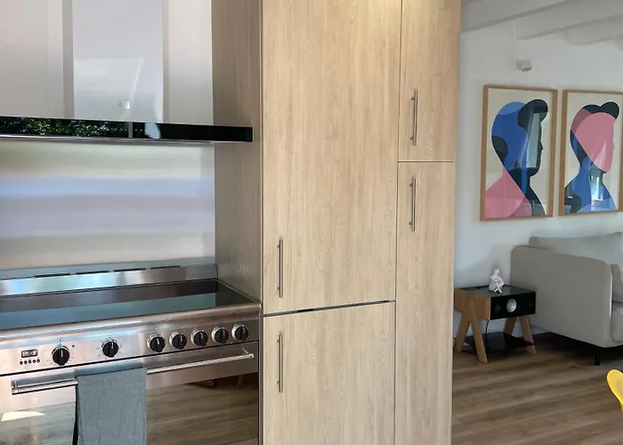 Oceanside Embassy Surf House *